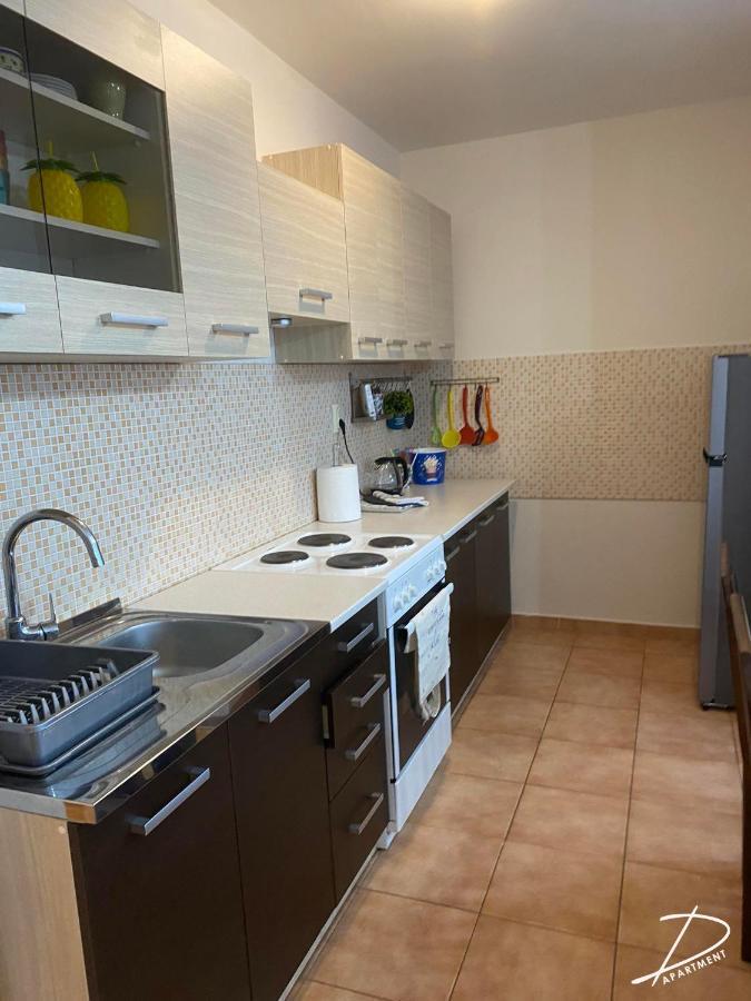 Apartment D Free Private Parking Fast Wi-fi *