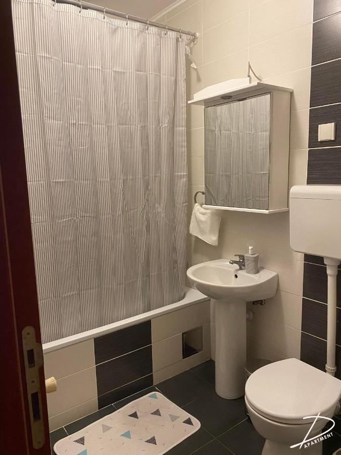 D Free Private Parking Fast Wi-fi Apartment *